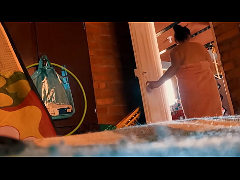 ❤️ Менин акем душка кирип ээрчийт, мен душка түшсөм, ал мени эркелетет. Анальный порно боюнча бизде ❌